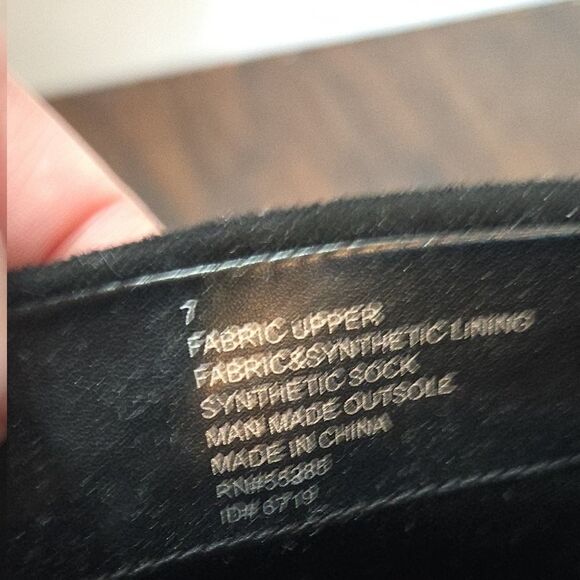 Express Black Heeled Boots with Sleek Design - Picture 4 of 4